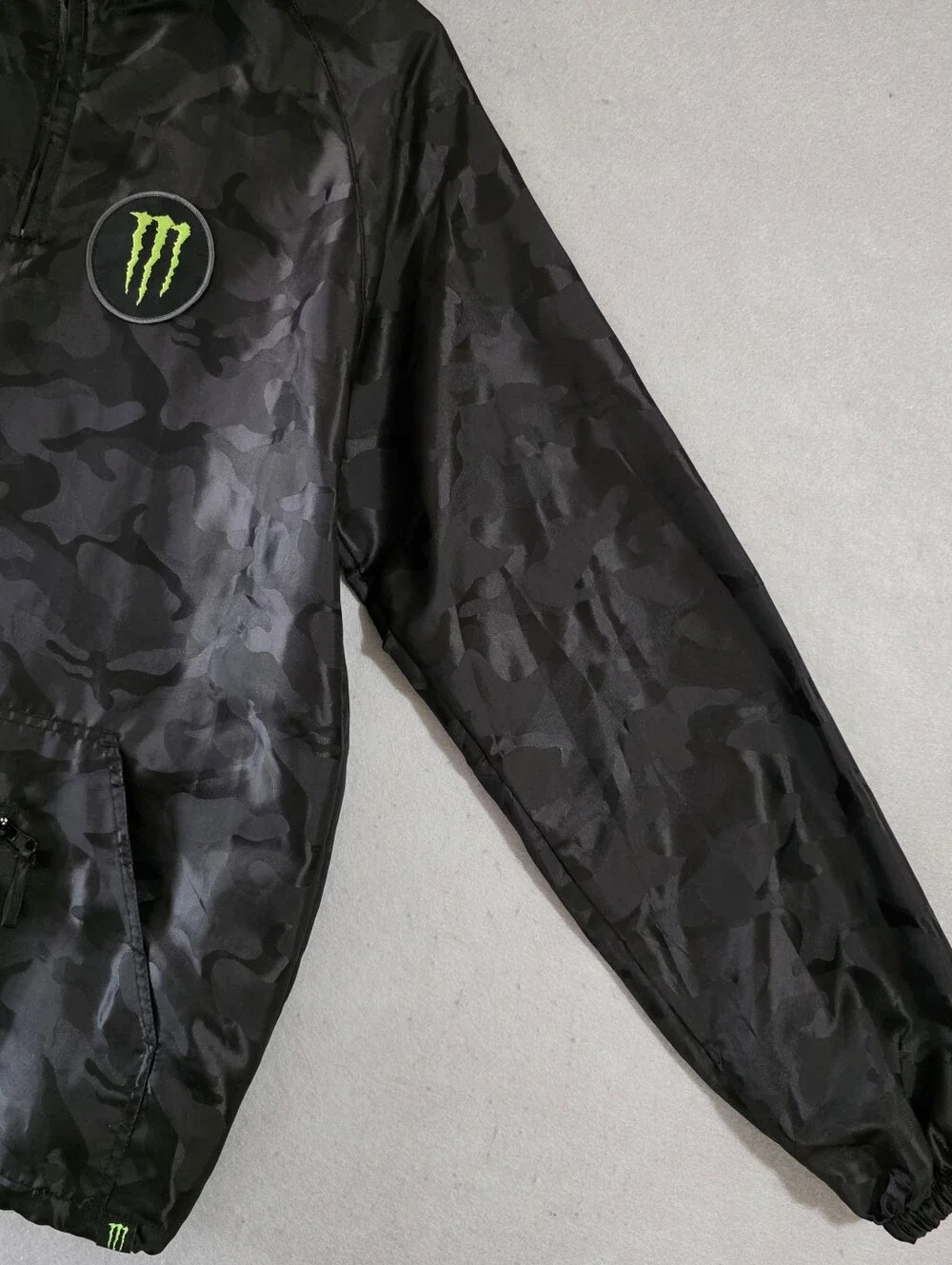 Monster Energy Black Camo 1/4 Zip Hooded Windbreaker Jacket Size Small